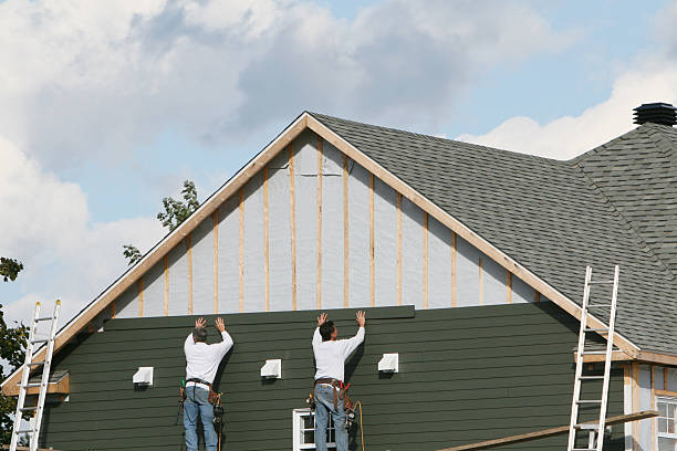 Professional Vinyl Siding technician working in New Caney, TX